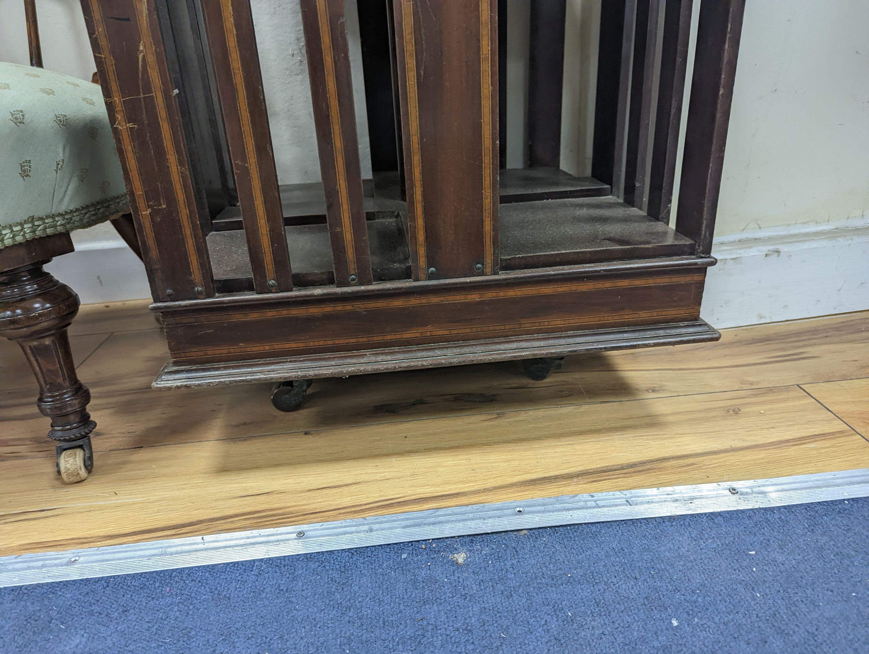 An Edwardian mahogany revolving bookcase, width 49cm, depth 49cm, height 81cm